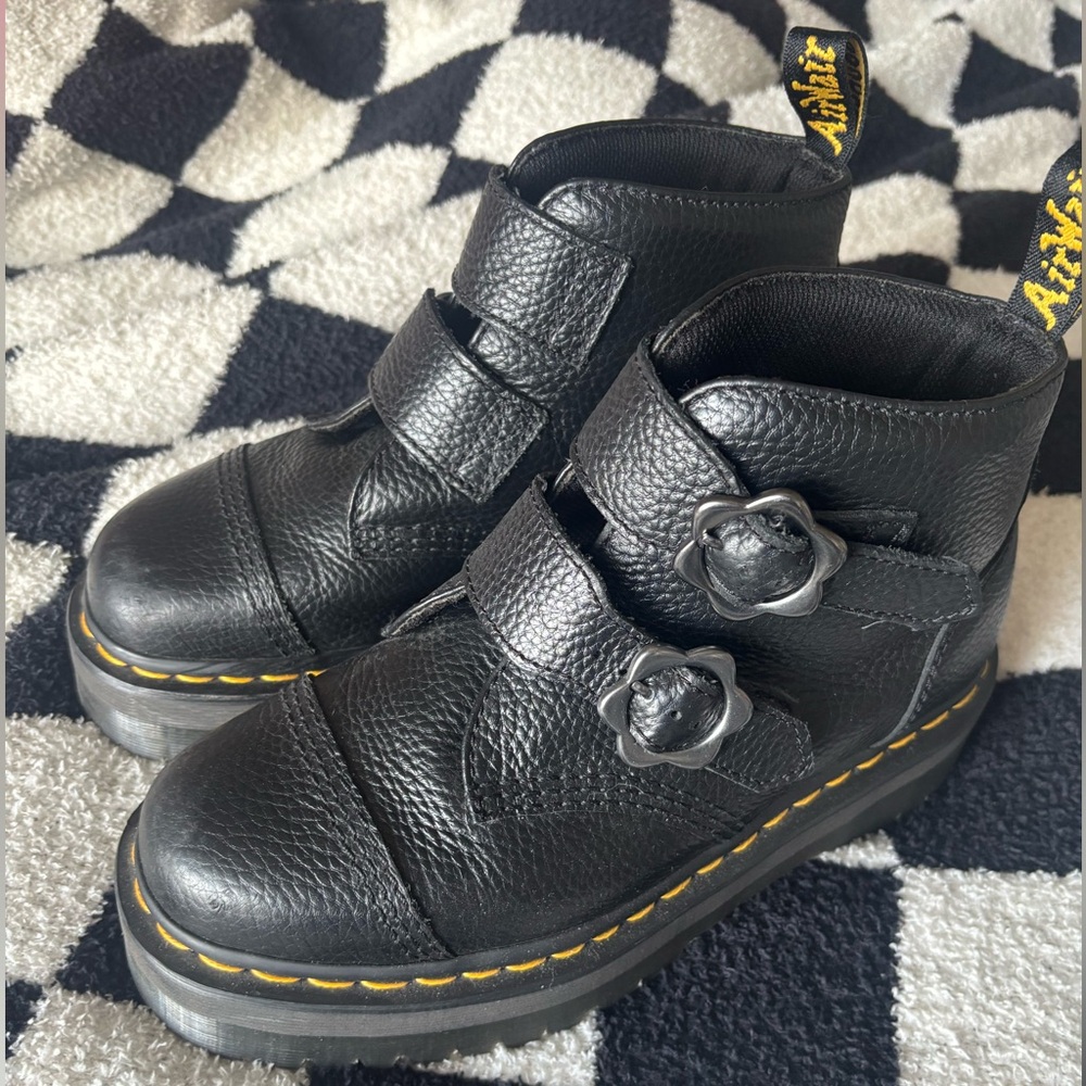 DR MARTENS DEVON LEATHER PLATFORM BOOTS